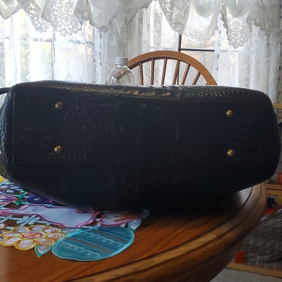 Large Brahmin Purse Measurements are 13 1/2x 4 1/2 height is 10 1/2 - Picture 4 of 8